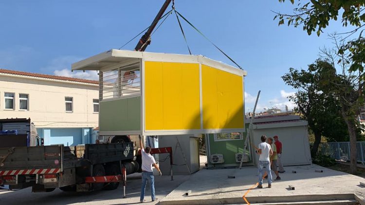 133ο Δημοτικό: Ο Μπακογιάννης βάζει… οικίσκους για προσχολική εκπαίδευση μέσα σε προαύλιο!