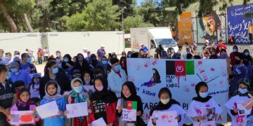 Ριτσώνα: Κινητοποίηση προσφύγων ενάντια στη βομβιστική επίθεση σε σχολείο κοριτσιών στην Καμπούλ (φωτό+βίντεο)