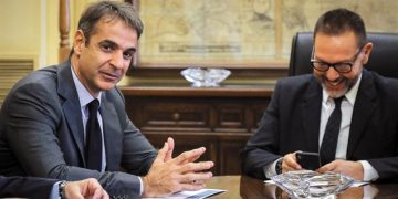 «Σάλπισμα» γενικής επίθεσης από Μητσοτάκη-Στουρνάρα