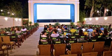 Πολλές οι ταινίες, πιο λίγοι οι θεατές στα θερινά σινεμά