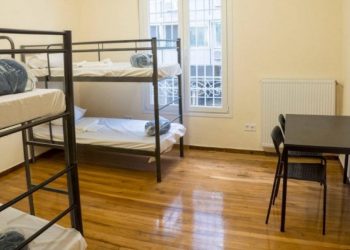 Δήμος Αθηναίων: Παρωδία προστασίας το υπνωτήριο για τους άστεγους ανήλικους