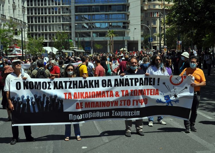 Με απεργία έσπασε το σιωπητήριο, νέα συγκέντρωση το απόγευμα στο Σύνταγμα