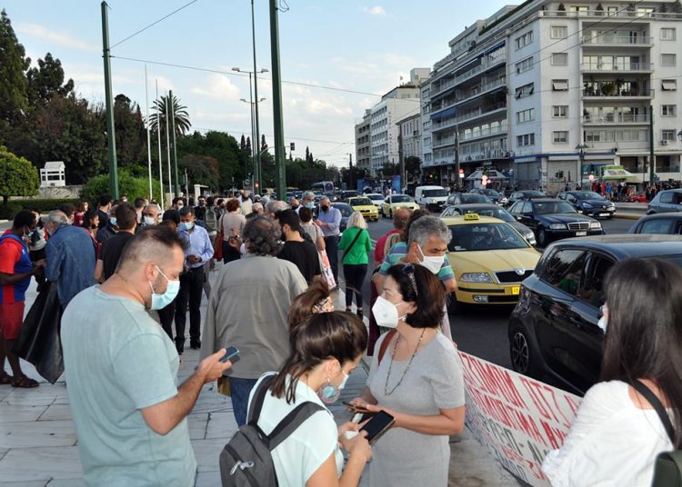 Ήττα και περηφάνια, του Παύλου Μουρουζίδη