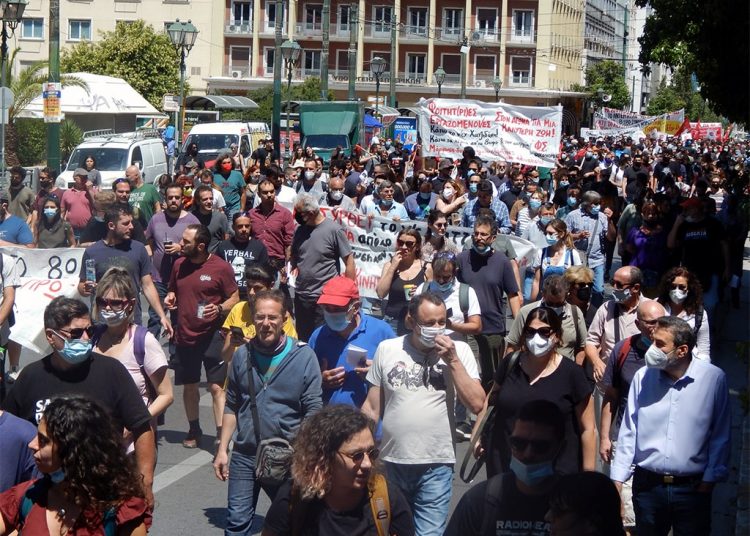 Με απεργία έσπασε το σιωπητήριο, νέα συγκέντρωση το απόγευμα στο Σύνταγμα