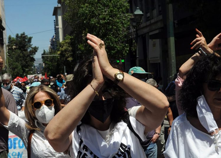 Με απεργία έσπασε το σιωπητήριο, νέα συγκέντρωση το απόγευμα στο Σύνταγμα