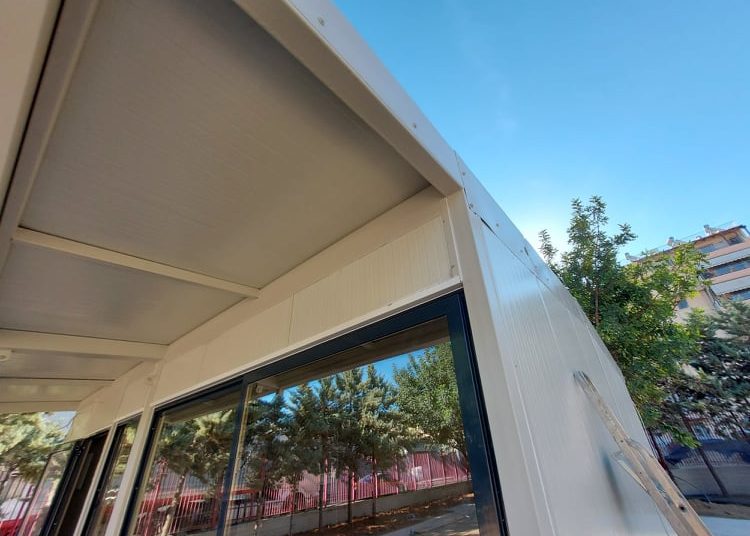 Πρόκληση: Στήνουν «τενεκεδένια κουτιά» για νήπια και δήθεν προσχολική εκπαίδευση (φωτό)