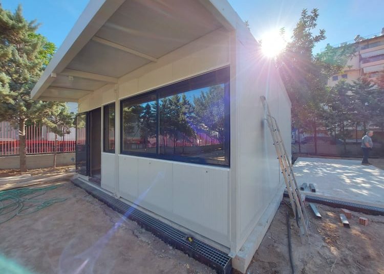 Πρόκληση: Στήνουν «τενεκεδένια κουτιά» για νήπια και δήθεν προσχολική εκπαίδευση (φωτό)