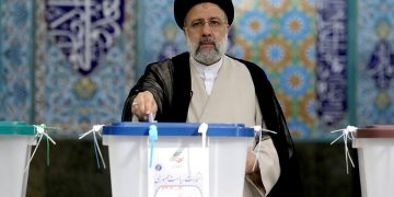 Ιράν: Πρόεδρος Αγιατολάχ ή τραπεζίτης;