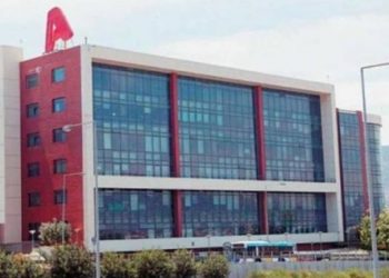 Ο Alpha «απειλεί» όσους εργαζόμενους δεν εμβολιαστούν!