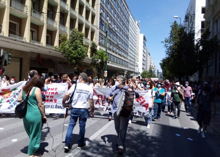 Με απεργία έσπασε το σιωπητήριο, νέα συγκέντρωση το απόγευμα στο Σύνταγμα