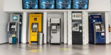 Τράπεζες: Λουκέτα και απολύσεις μέσω… ψηφιοποίησης υπηρεσιών