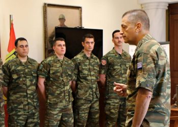 ΥΠΕΘΑ: Παραδοχή ότι έστειλε φαντάρους στον ΕΦΚΑ για να βγάλουν… συντάξεις με χουντικό νόμο!