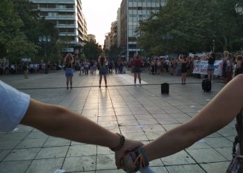 «Καμία άλλη δολοφονημένη, καμία μόνη» φώναξαν στο Σύνταγμα