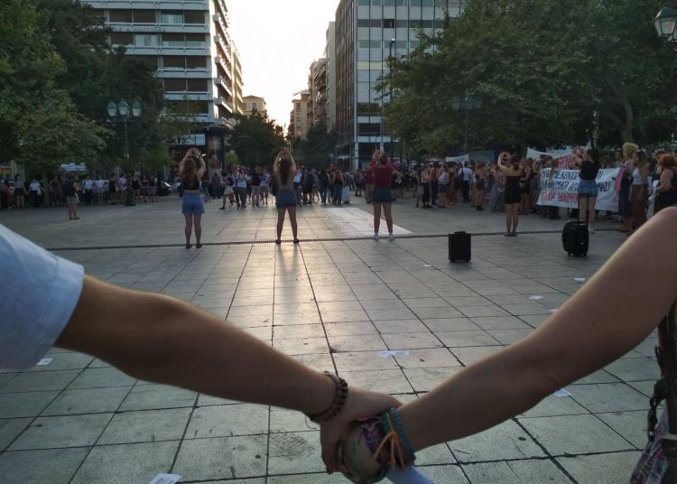 «Καμία άλλη δολοφονημένη, καμία μόνη» φώναξαν στο Σύνταγμα