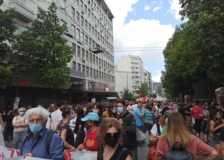 Μεγαλειώδης απεργιακή διαδήλωση κατά του αντεργατικού νομοσχεδίου (βίντεο+φωτο)