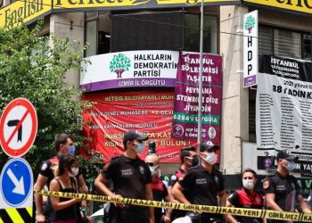 Δολοφονική επίθεση στα γραφεία του HDP στη Σμύρνη