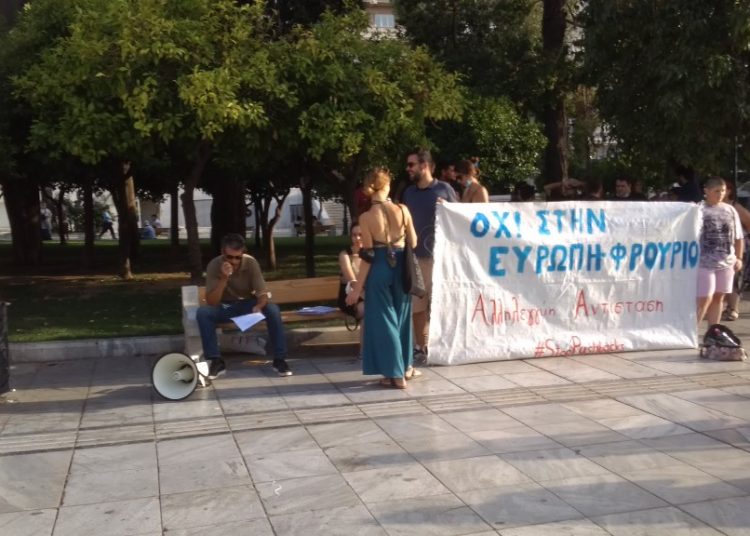 Προσφυγικό: Κινητοποιήσεις για τις επαναπροωθήσεις σε Σύνταγμα και Σάμο (βίντεο/φώτο)