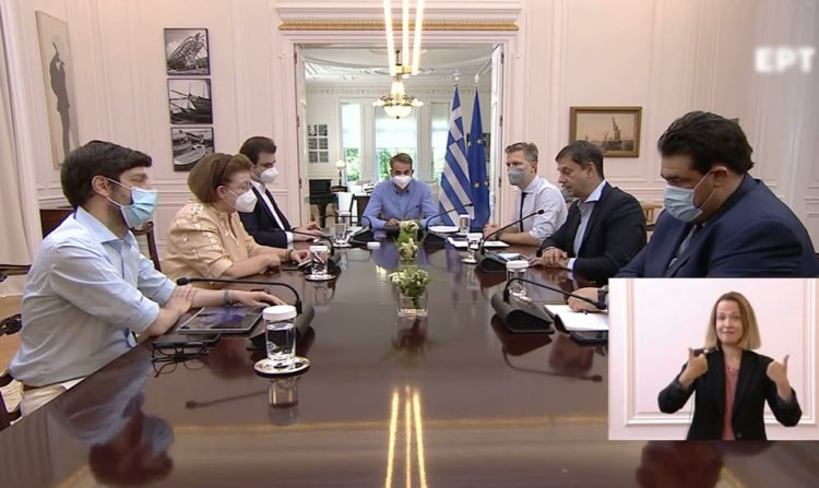 Ψηφιακά-τουριστικά «καθρεφτάκια και χάντρες» στους νέους 18-25 μοιράζει η κυβέρνηση