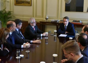 «Πλέουν» μαζί κεφάλαιο και κυβερνήσεις