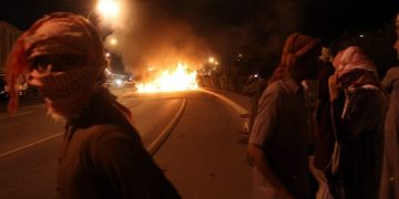 «Έκρηξη» και στο Ομάν, με τη νεολαία μπροστά