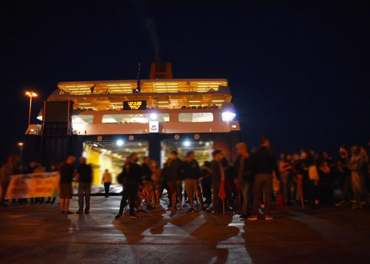 Απεργιακή απειθαρχία της ΠΕΝΕΝ κόντρα σε καταστολή-κυβέρνηση-ΓΣΕΕ (φωτογραφίες-βίντεο)