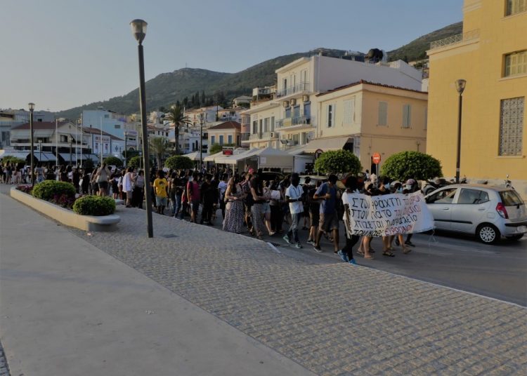 Προσφυγικό: Κινητοποιήσεις για τις επαναπροωθήσεις σε Σύνταγμα και Σάμο (βίντεο/φώτο)
