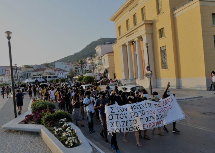 Προσφυγικό: Κινητοποιήσεις για τις επαναπροωθήσεις σε Σύνταγμα και Σάμο (βίντεο/φώτο)