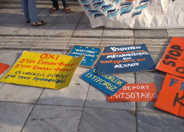 Προσφυγικό: Κινητοποιήσεις για τις επαναπροωθήσεις σε Σύνταγμα και Σάμο (βίντεο/φώτο)