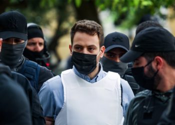 Η συνειδητή επιμονή της TV στην ηρωοποίηση ενός γυναικοκτόνου