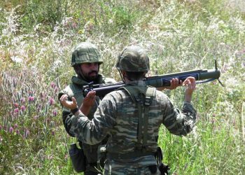 «Λιώνοντας» από τον καύσωνα και τις συνεχείς υπηρεσίες στον Έβρο…