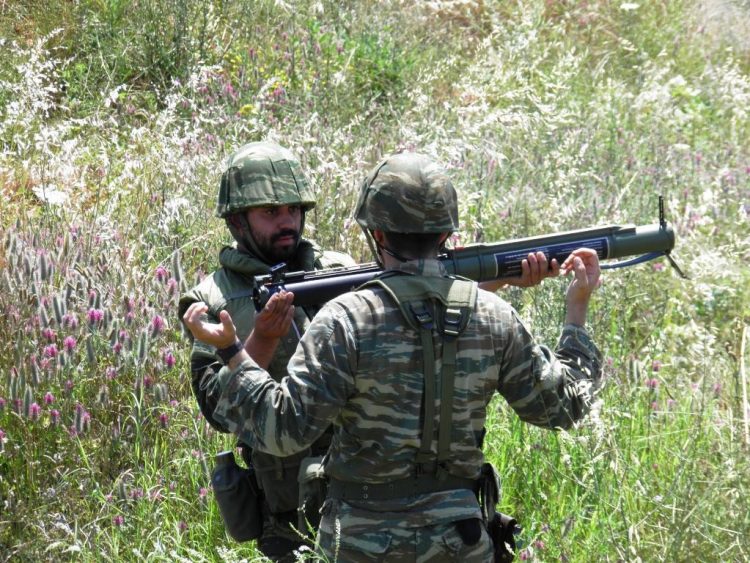 «Λιώνοντας» από τον καύσωνα και τις συνεχείς υπηρεσίες στον Έβρο…