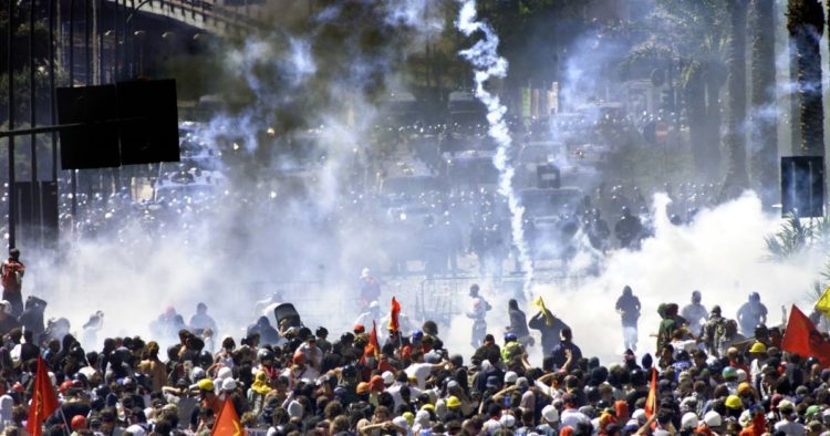 Η «μάχη» της Γένοβας: Ρωγμές στις κόκκινες ζώνες του καπιταλισμού