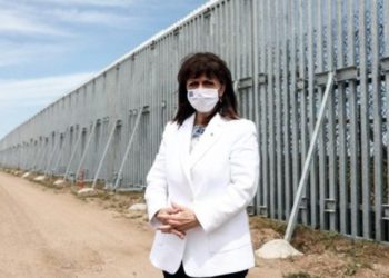 Στον φράχτη (του Έβρου) δίνει παράσημο η Σακελλαροπούλου!