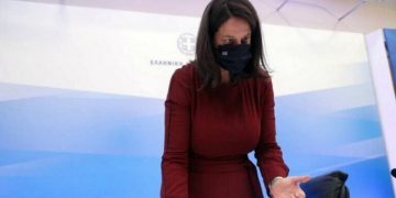 Σχολείο επιχείρηση και στρατώνας