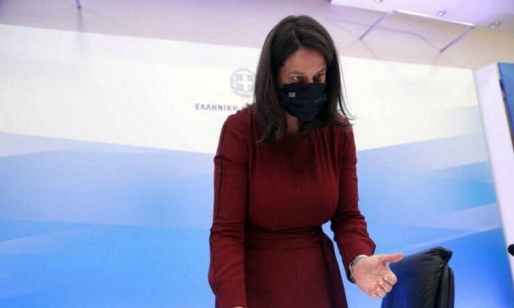 Σχολείο επιχείρηση και στρατώνας