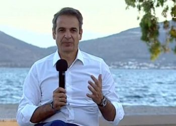 Ημίμετρα «ατομικής προστασίας» και παραινέσεις ενώ ο καύσωνας παραλύει τη χώρα