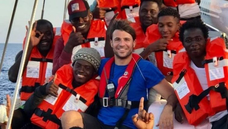 Iάσονας Αποστολόπουλος: Παράσημά μας τα χαμόγελα και οι αγκαλιές των ανθρώπων