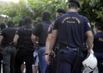 Νέα εισβολή ΕΛΑΣ σε σπίτι!