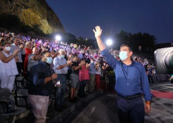 Συνδιάσκεψη ΣΥΡΙΖΑ: Βγάζει φλας «αριστερά» για να κερδίσει το Κέντρο