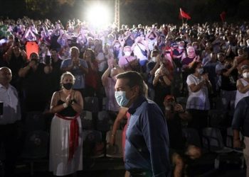 ΣΥΡΙΖΑ: Κοινωνική ειρήνη με επιδοτήσεις στους πάνω και μισθούς μνημονίου