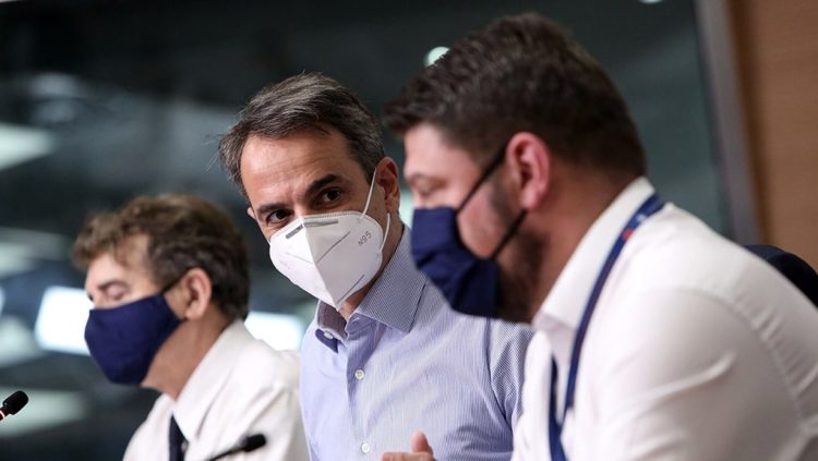 Ρίχνουν το φταίξιμο στη νεολαία, επενδύουν στο διχασμό