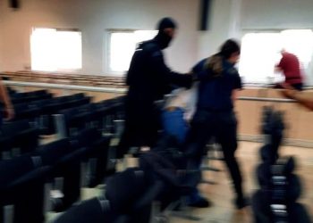 Όργιο καταστολής μέσα σε δικαστική αίθουσα!