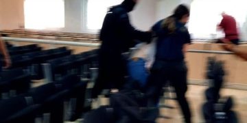 Όργιο καταστολής μέσα σε δικαστική αίθουσα!