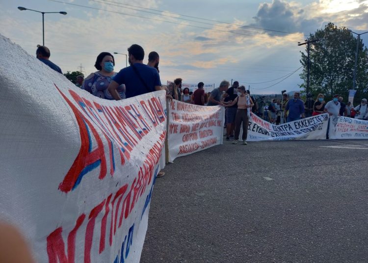 Μεγάλο και μαχητικό συλλαλητήριο στη Στροφυλιά στην Εύβοια (φωτογραφίες-βίντεο)