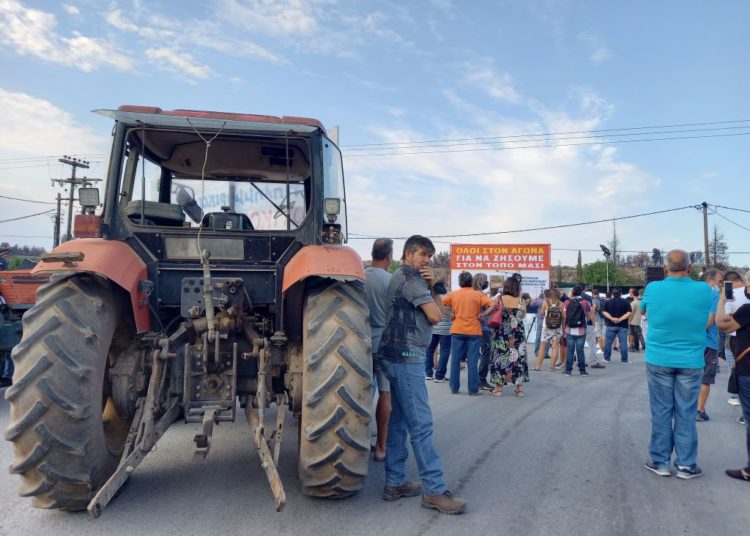 Μεγάλο και μαχητικό συλλαλητήριο στη Στροφυλιά στην Εύβοια (φωτογραφίες-βίντεο)