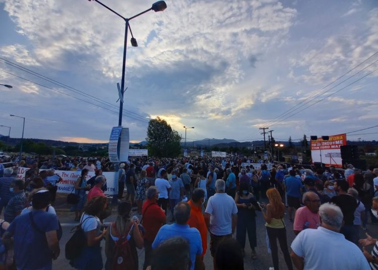 Μεγάλο και μαχητικό συλλαλητήριο στη Στροφυλιά στην Εύβοια (φωτογραφίες-βίντεο)