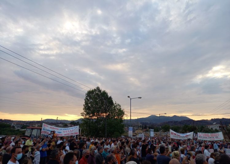 Μεγάλο και μαχητικό συλλαλητήριο στη Στροφυλιά στην Εύβοια (φωτογραφίες-βίντεο)
