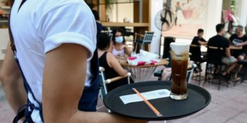 Υπέρτατη κοροϊδία ο κατώτατος μισθός με «αύξηση» 13 ευρώ