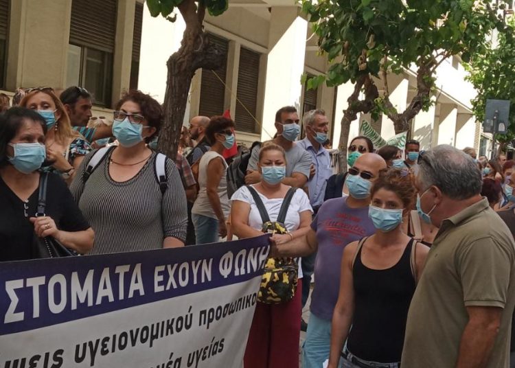 Πρώτη μαζική απάντηση από τους «ήρωες της υγείας» (φωτογραφίες και βίντεο)