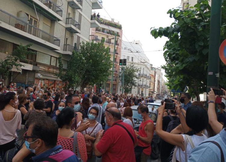 Πρώτη μαζική απάντηση από τους «ήρωες της υγείας» (φωτογραφίες και βίντεο)